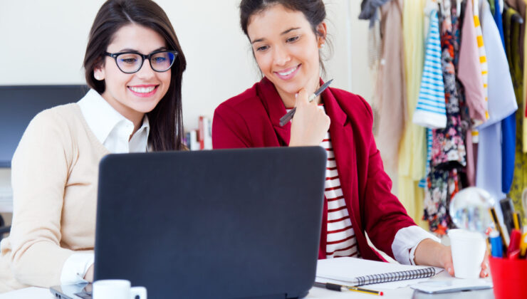 young-businesswomen-working-laptop retail jobs in europe for indians
