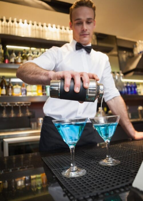 bartender-pouring